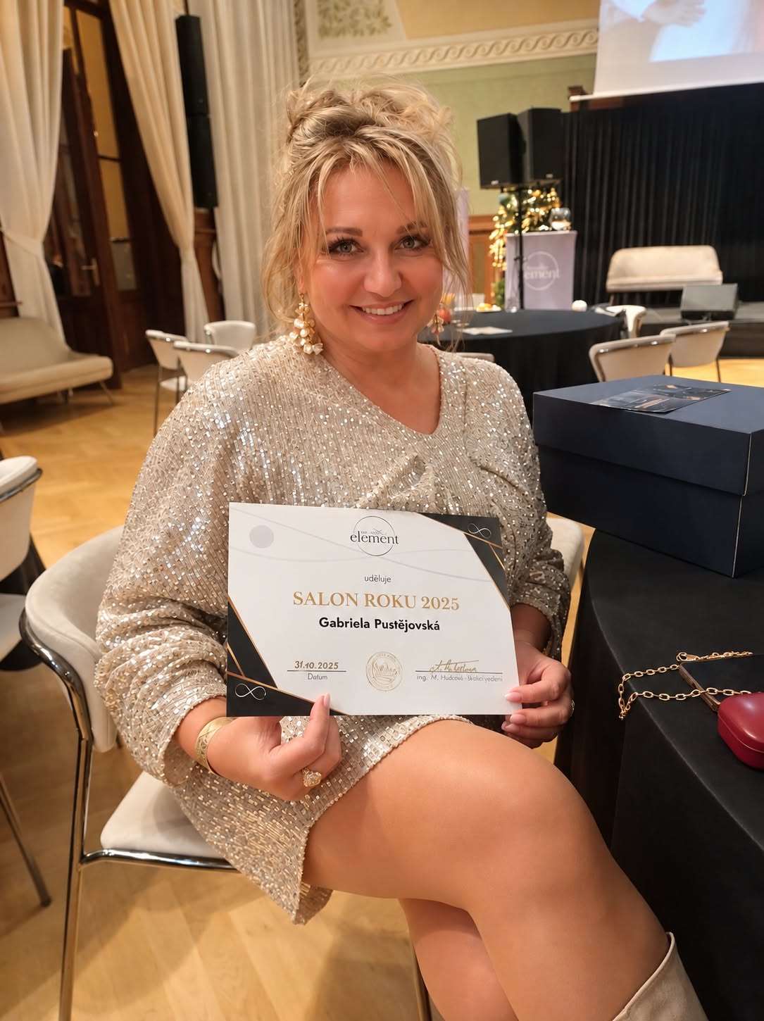 Gabriela Pustějovská s oceněním Salon roku 2025